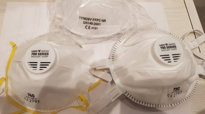 Stop agli spot di mascherine per coronavirus su Facebook e Google